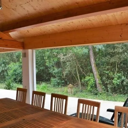 House 4 Personnes Noirmoutier : Location Vacances Pour 4 Personnes Dans Le Bois Des Eloux A L'epine. Casa de Férias *